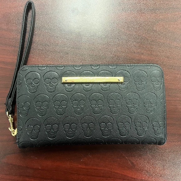 Betsey Johnson Sugar Skull Black Wristlet - Picture 1 of 5